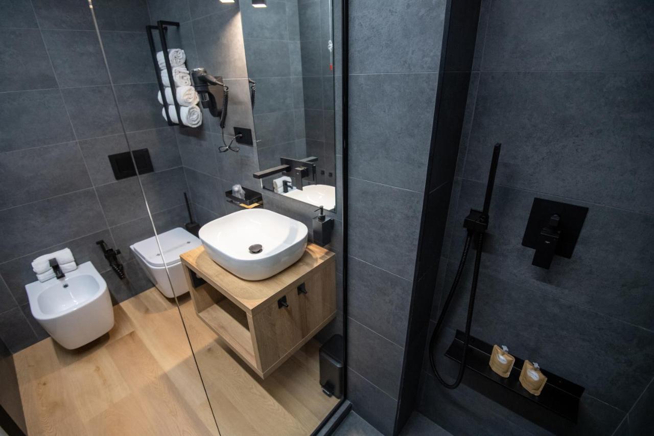 Contemporaneamente 147 - Modern & Comfort Rooms Bari Exterior foto