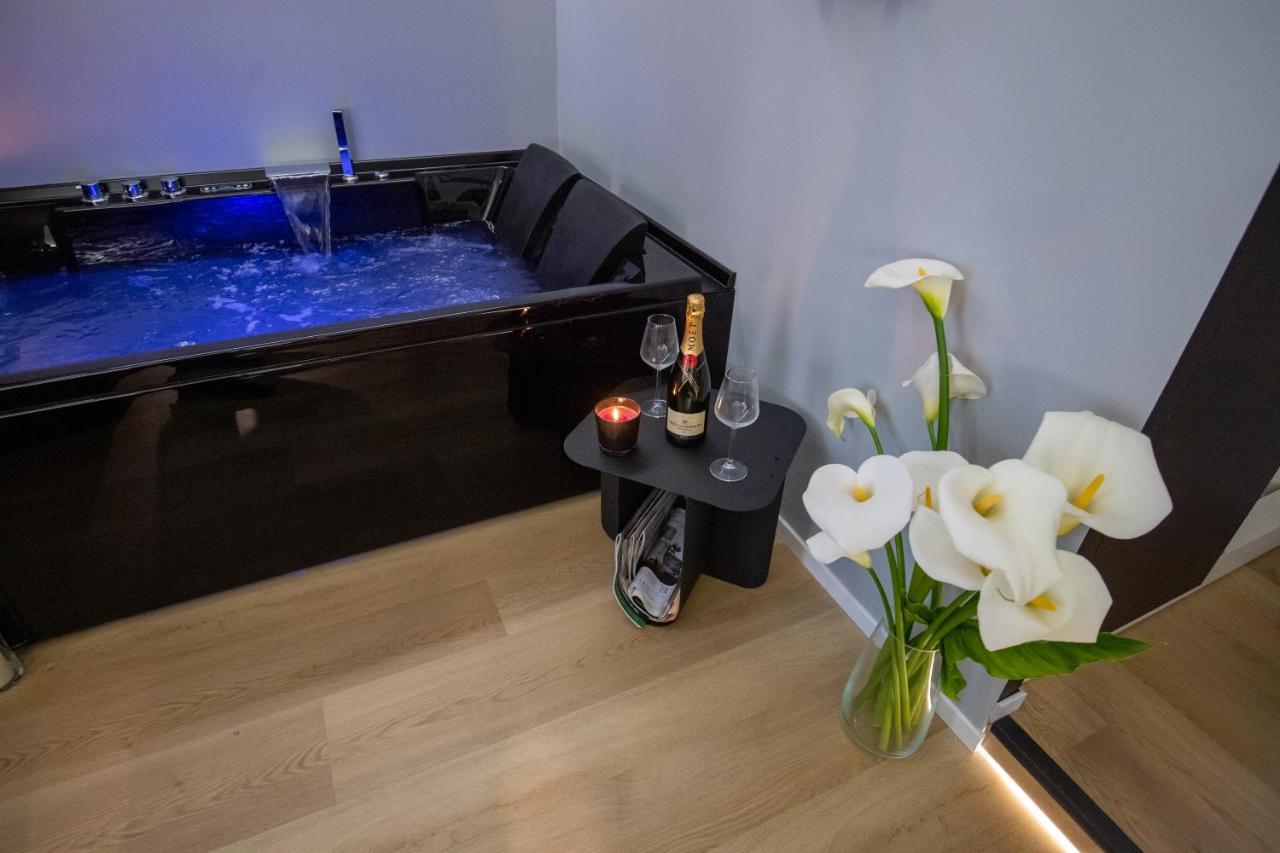 Contemporaneamente 147 - Modern & Comfort Rooms Bari Exterior foto